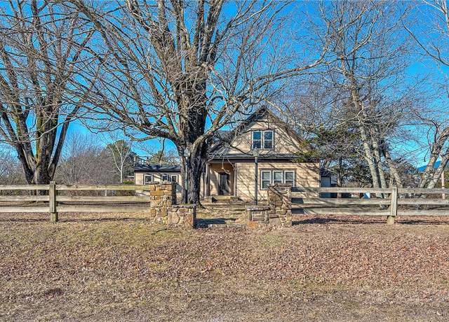 Property at 209 S Devils Den Rd, Winslow, AR 72959, 4 beds, 2.5 baths