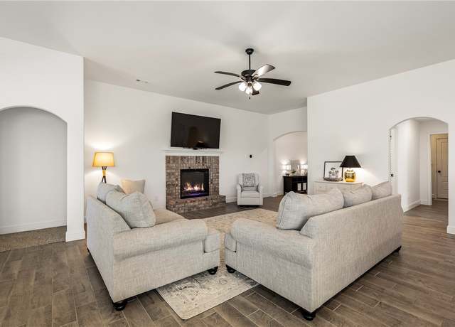 Property at 2405 Armstrong Ln, Pea Ridge, AR 72751, 4 beds, 3 baths