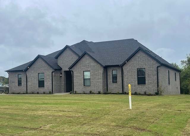 Property at 999 Noah St, Fayetteville, AR 72703, 4 beds, 3.5 baths