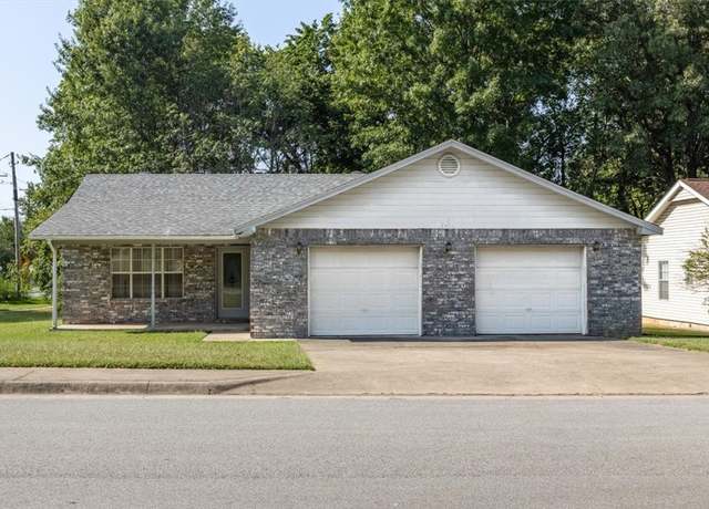 Property at 2411 W Megan Dr, Fayetteville, AR 72703, 3 beds, 2 baths