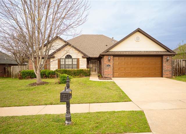 Property at 1802 N Fallbrook Way, Fayetteville, AR 72704, 3 beds, 2 baths