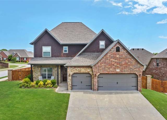 Property at 6401 S 47th St, Rogers, AR 72758, 4 beds, 3.5 baths