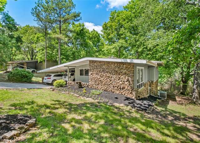 Property at 733 N Crest Dr, Fayetteville, AR 72701, 4 beds, 2 baths