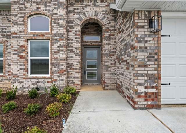 Property at 1804 Charles St, Pea Ridge, AR 72751, 4 beds, 2.5 baths