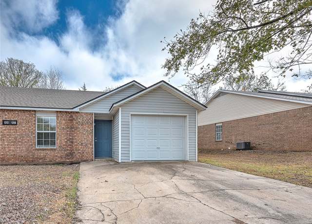Property at 1310 N Boxley Ave, Fayetteville, AR 72704, 3 beds, 2 baths