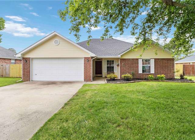 Property at 17 Briarmeadow St, Farmington, AR 72730, 3 beds, 2 baths