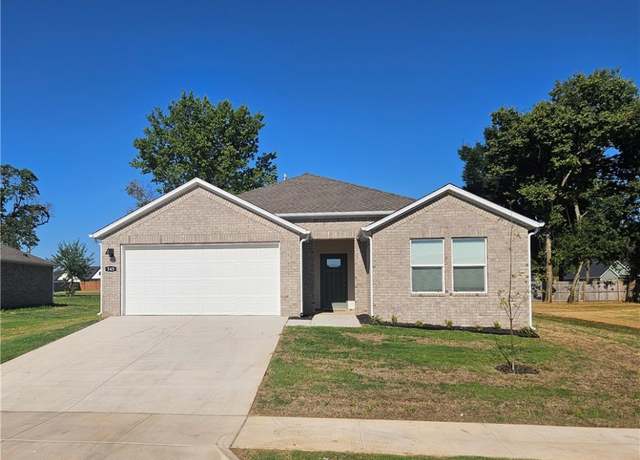 Property at 545 Arizona St, Fayetteville, AR 72730, 4 beds, 2 baths