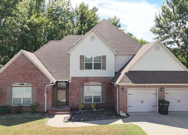 Property at 28 Angelfish Ct, Russellville, AR 72802, 4 beds, 3.5 baths