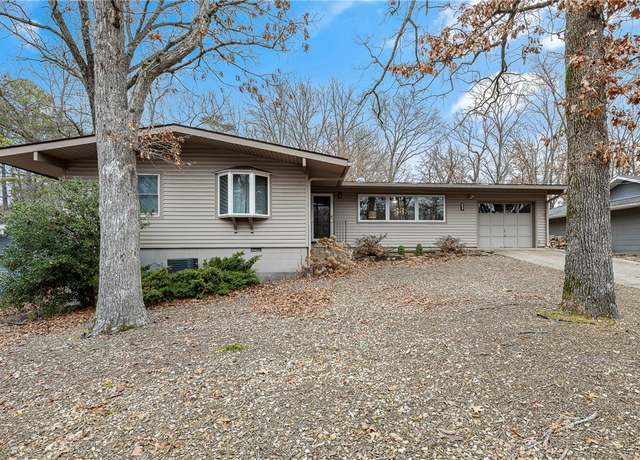 Property at 1 Syston Ln, Bella Vista, AR 72714, 3 beds, 2.5 baths