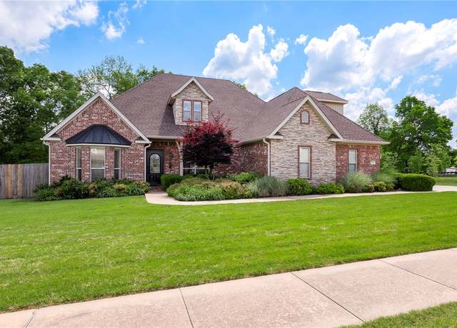 Property at 611 SW Sims Dr, Bentonville, AR 72712, 4 beds, 3.5 baths
