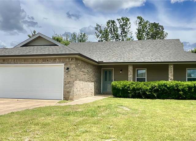Property at 907 S 23rd St, Rogers, AR 72758, 3 beds, 2 baths