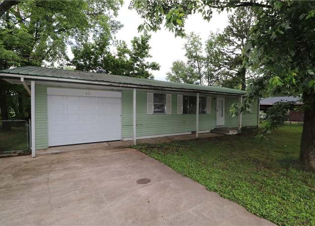 Property at 431 Smith St, Pea Ridge, AR 72751, 3 beds, 1.5 baths