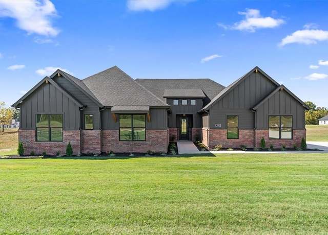 Property at 983 Noah St, Fayetteville, AR 72703, 4 beds, 3.5 baths