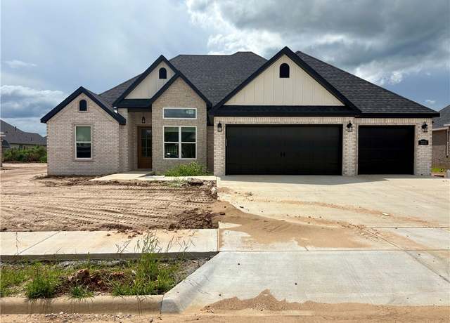 Property at 2213 Bergman St, Pea Ridge, AR 72751, 3 beds, 3.5 baths