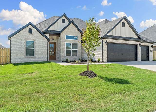 Property at 2213 Bergman St, Pea Ridge, AR 72751, 3 beds, 3.5 baths