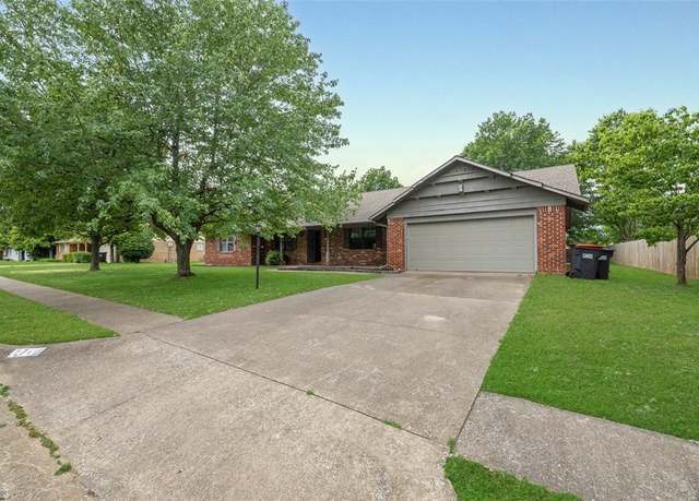 Property at 1719 Ridgeview Dr, Springdale, AR 72762, 3 beds, 2 baths