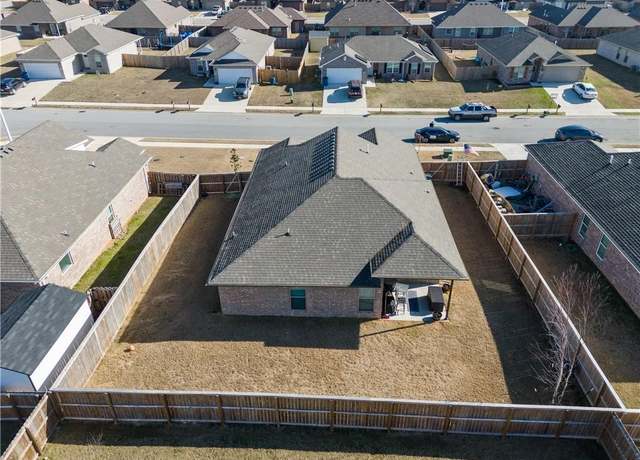 Property at 117 Post Oak Ave, Gentry, AR 72734, 3 beds, 2 baths