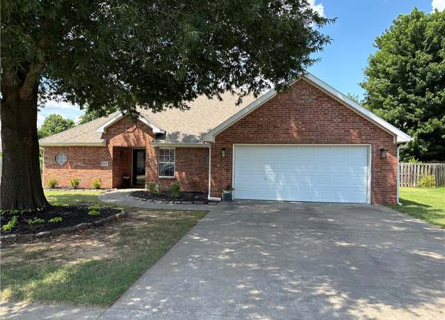 Property at 12048 Riviera Pl, Farmington, AR 72730, 3 beds, 2 baths