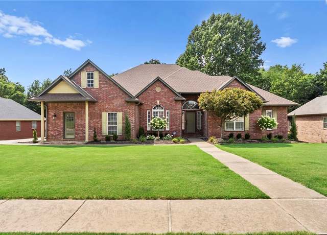 Property at 4018 Saulsbury St, Springdale, AR 72762, 4 beds, 3 baths