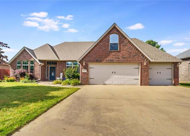 Property at 1504 Hayfield Ave, Bentonville, AR 72713, 5 beds, 3 baths