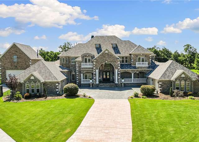 Property at 11921 Churchill Downs Dr, Springdale, AR 72762, 5 beds, 5.5 baths