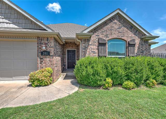 Property at 201 Napoli Ln, Centerton, AR 72719, 3 beds, 2 baths