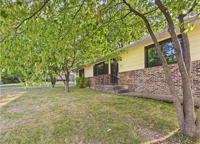 Property at 213 Glenview St, Harrison, AR 72601, 4 beds, 2.5 baths