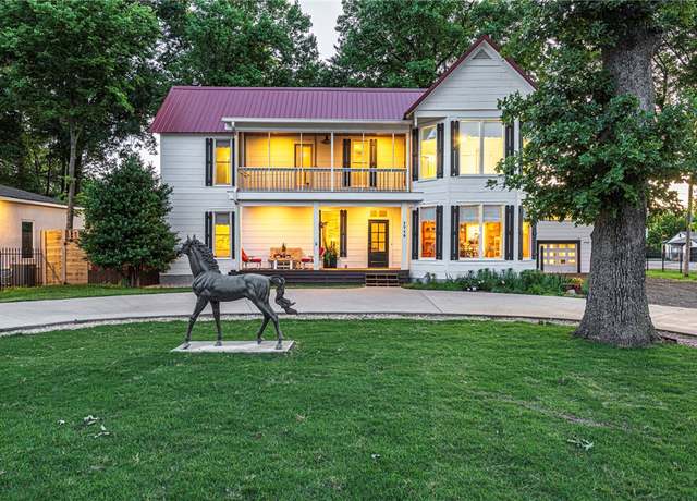 Property at 1715 Garland Ave, Fayetteville, AR 72703, 4 beds, 3.5 baths