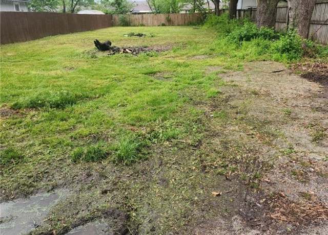 Property at 405 Charles Ave, Springdale, AR 72764