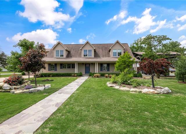 Property at 201 NW 7th St, Bentonville, AR 72712, 4 beds, 4 baths