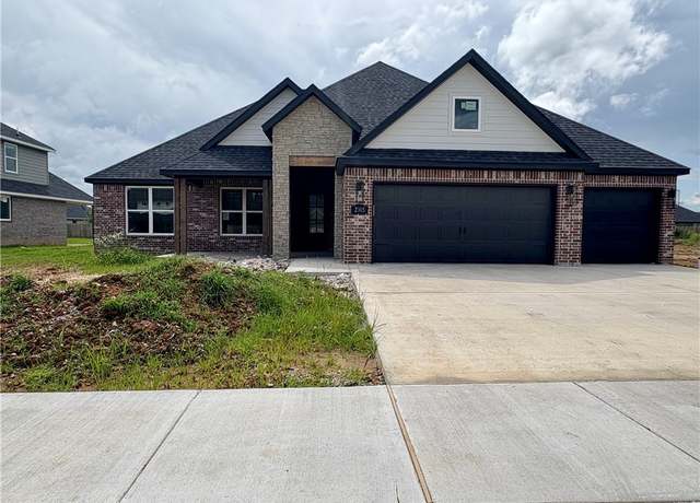 Property at 2305 Bergman St, Pea Ridge, AR 72751, 3 beds, 2.5 baths