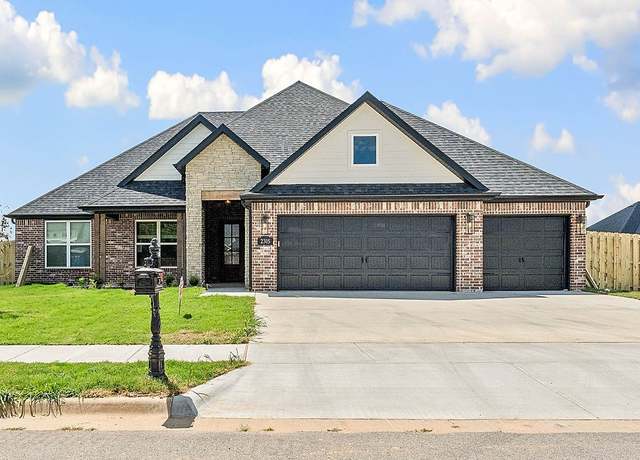 Property at 2305 Bergman St, Pea Ridge, AR 72751, 3 beds, 2.5 baths