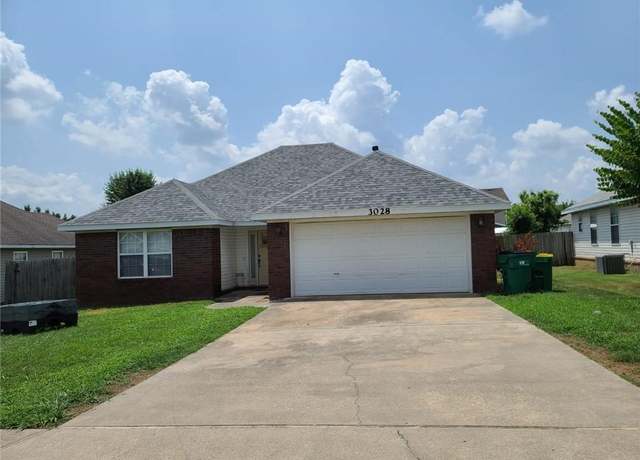 Property at 3028 Orchard St, Springdale, AR 72764, 3 beds, 2 baths