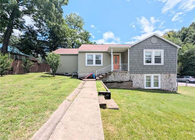 Property at 805 S Oak St, Harrison, AR 72601, 3 beds, 2.5 baths