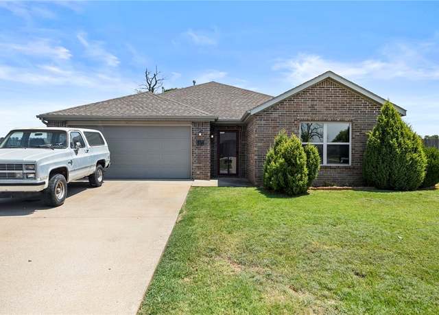 Property at 331 Violet St, Centerton, AR 72719, 3 beds, 2 baths