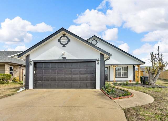 Property at 911 23rd St, Rogers, AR 72758, 3 beds, 2 baths