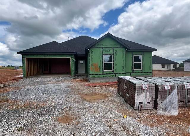 Property at 6906 Basswood Ave, Bentonville, AR 72713, 4 beds, 2 baths