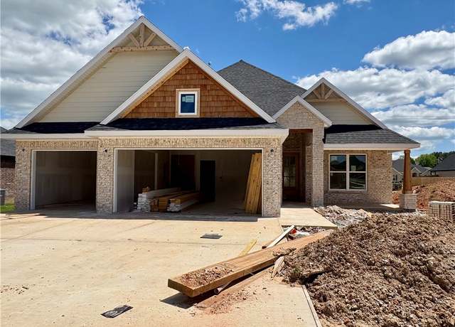 Property at 2200 Bergman St, Pea Ridge, AR 72751, 4 beds, 3.5 baths