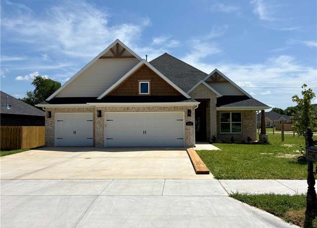 Property at 2200 Bergman St, Pea Ridge, AR 72751, 4 beds, 3.5 baths
