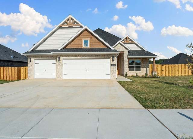 Property at 2200 Bergman St, Pea Ridge, AR 72751, 4 beds, 3.5 baths