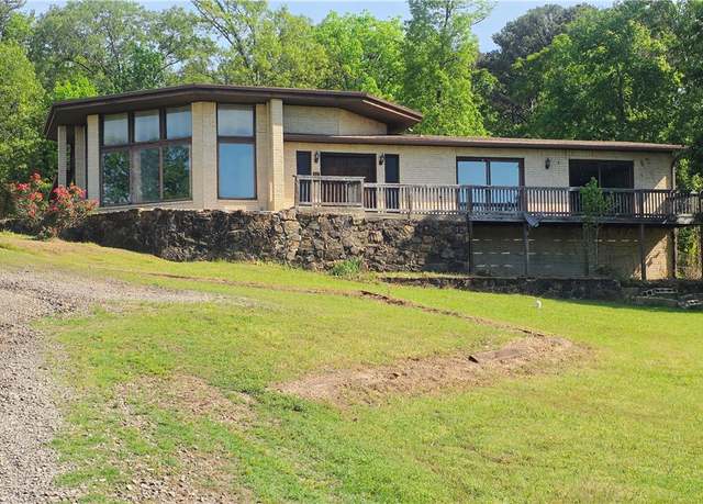 Property at 1942 Dwight Mission Rd, Russellville, AR 72802, 2 beds, 2.5 baths