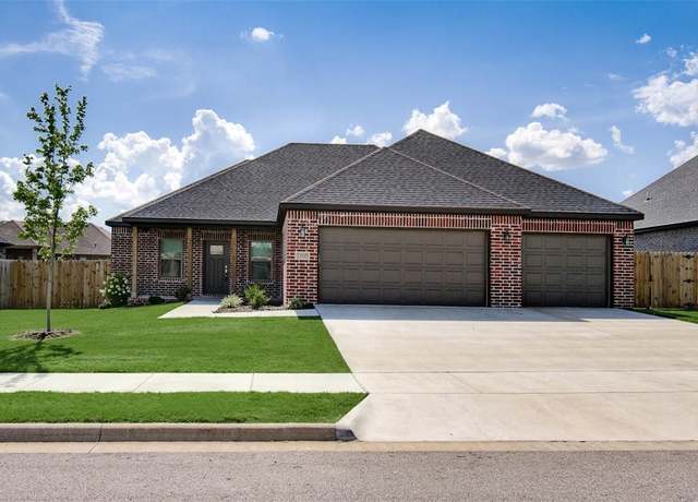 Property at 2105 Dobbs St, Pea Ridge, AR 72751, 4 beds, 2.5 baths