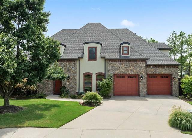 Property at 1100 NE Thorn Hill Rd, Bentonville, AR 72712, 4 beds, 3.5 baths