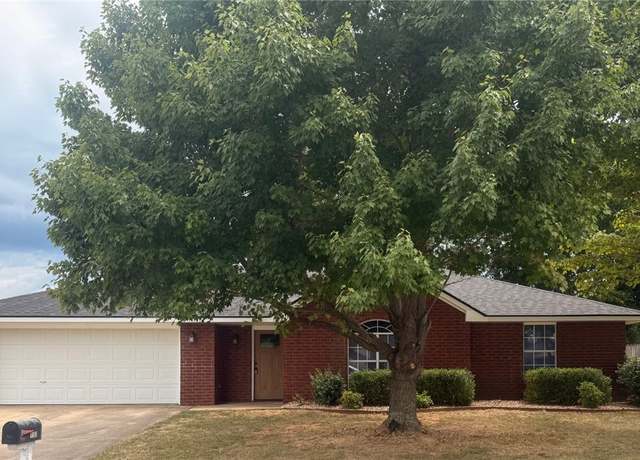 Property at 1622 Plum Tree Dr, Fayetteville, AR 72704, 3 beds, 2 baths
