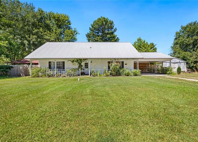 Property at 332 Napier Ln, Fayetteville, AR 72701, 3 beds, 2 baths
