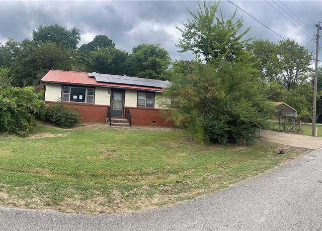 Property at 315 Half St, Lincoln, AR 72744, 2 beds, 1.5 baths