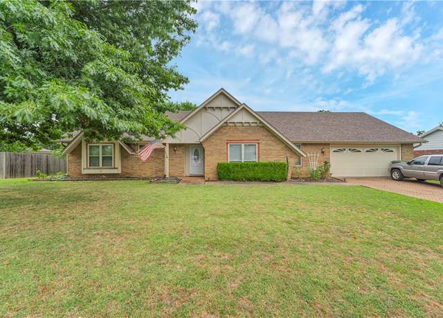 Property at 1311 Countrywood Pl, Rogers, AR 72758, 3 beds, 2 baths