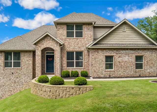 Property at 9 Hexham Dr, Bella Vista, AR 72715, 3 beds, 2.5 baths