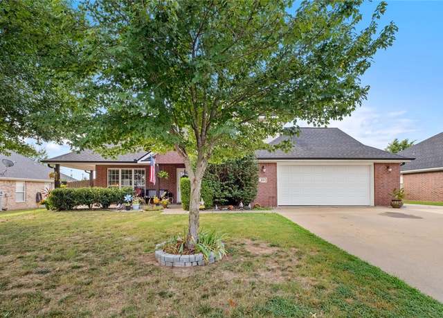 Property at 631 Paint Ln, Centerton, AR 72719, 3 beds, 2.5 baths