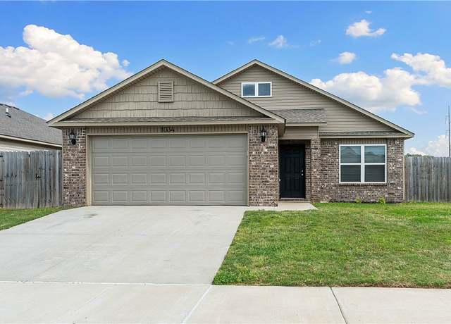 Property at 1034 E Bunting St, Fayetteville, AR 72701, 3 beds, 2 baths